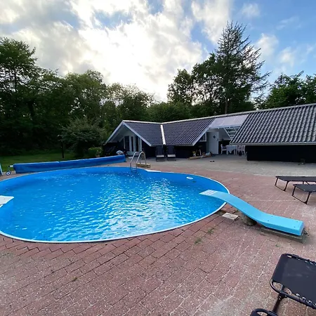 Med Udendors Pool I Ferieby