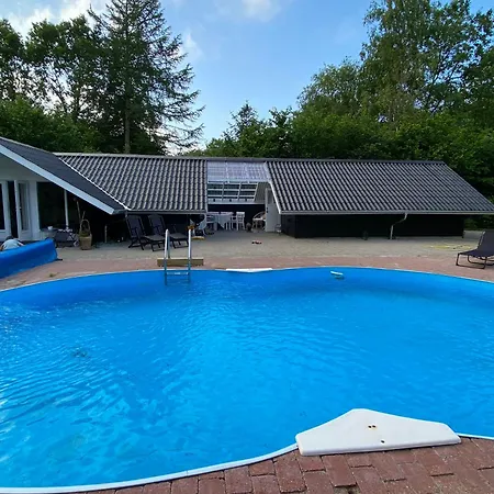 Med Udendors Pool I Ferieby Arrild